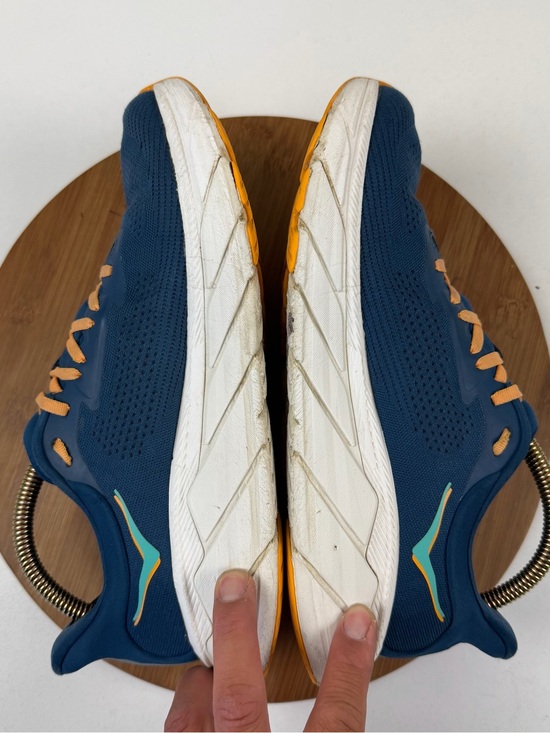 HOKA One Arahi 7 Trail Running Shoes